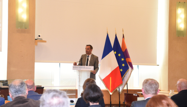 Michaël Delafosse lors de son discours inaugural devant l'assemblée 