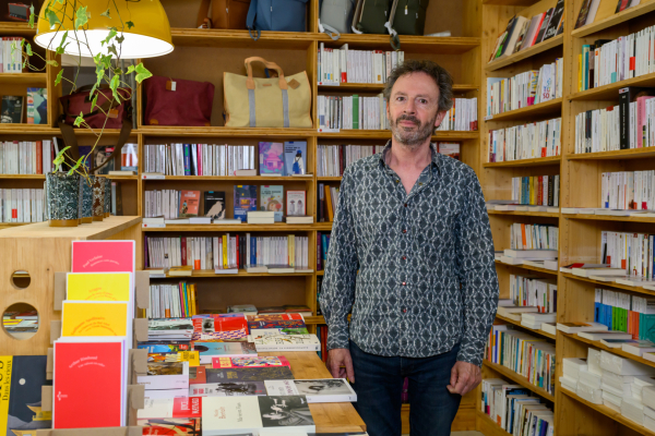 Waldeck Moreau, au milieu des livres, domaine de prédiléction