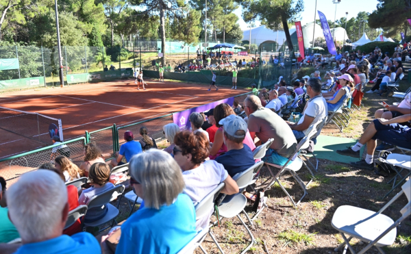 Le public montpelliérain devant la finale de la 18e édition de l'Open international féminin de Montpellier 3M