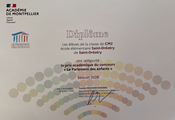 Diplôme du prix académique du concours remis à la classe 