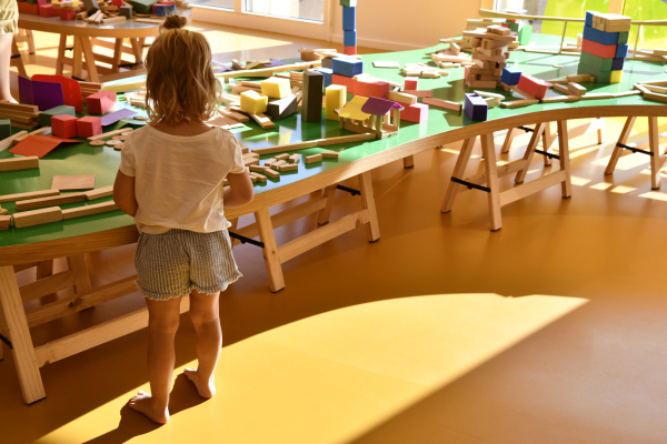 Jeu de construction, petite fille 