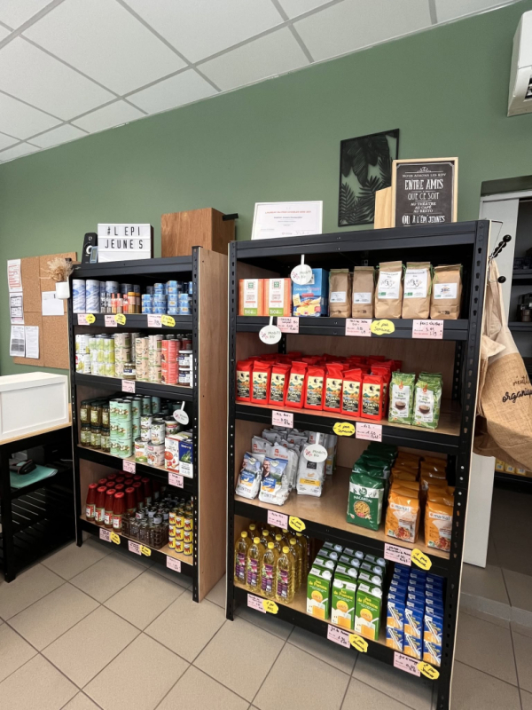 Etagères de produits secs