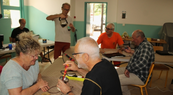 Les membres de l'atelier repair café de Murviel-lès-Montpellier