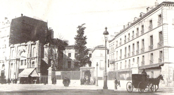 En 1895, derrière la grande grille, l'Hôtel Nevet