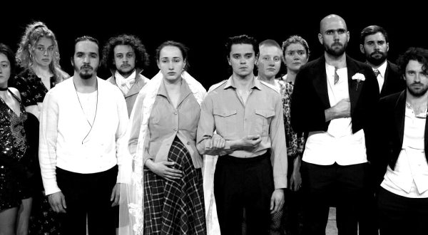 Photo de groupe du spectacle "Le malheur indifférent" mis en scène par Georges Lavaudant
