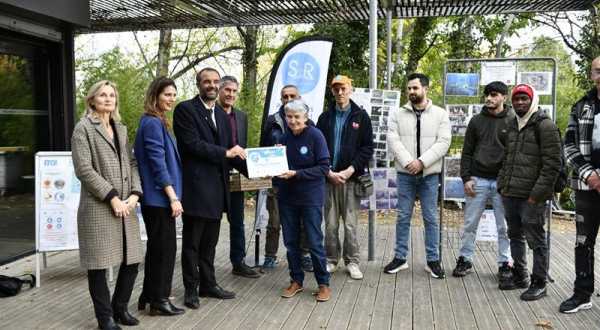 Remise du chèque à Sentinelles de Rivières