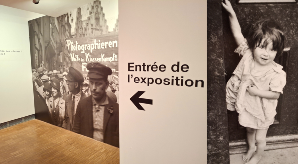 Photo montage petite fille et entrée de l'exposition