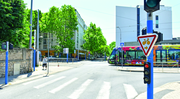 feu avec panneau 