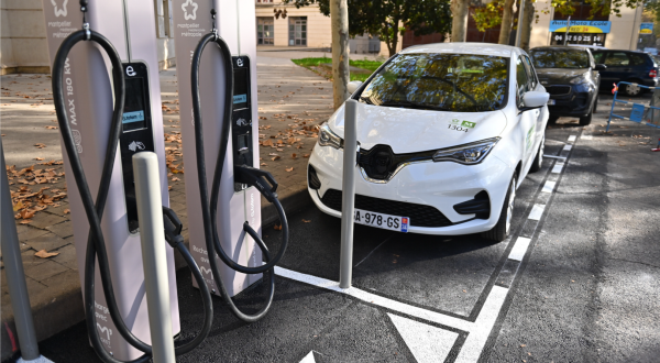 600 bornes de recharge e-Totem seront déployées d'ici décembre 2026 