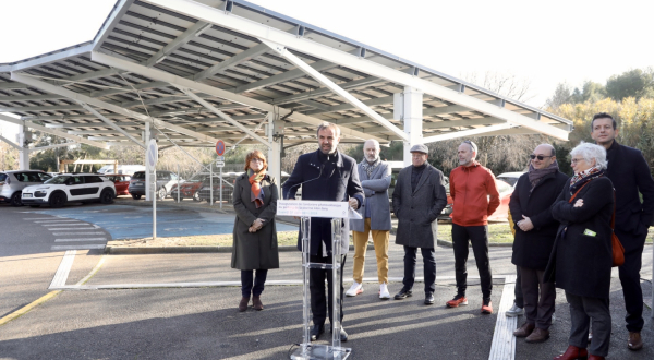 Cérémonie inauguration ombrière photovoltaïque parking piscine de Jacou 