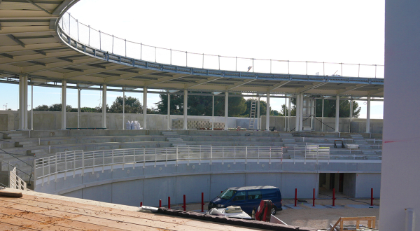 Les arènes prennent forme. Les finitions vont débuter.