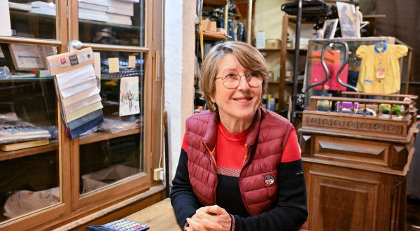 Catherine Bancarel derrière son comptoir