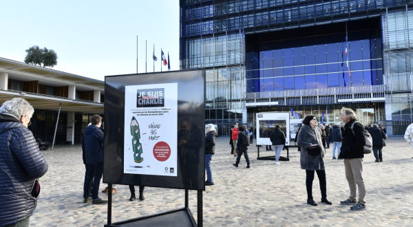 exposition parvis de l'hôtel de Ville de Montpellier 