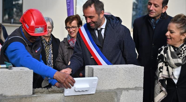 Pose de la première pierre de l'extension du complexe funéraire de Grammont