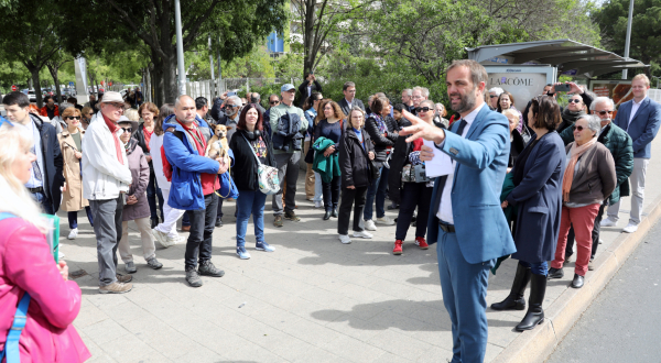Michaël Delafosse à la rencontre des habitants lors de l'édition 2024 de MCAV