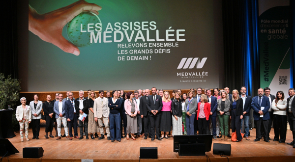 Photo de famille des 2emes Assises de MedVallée au Corum en octobre 2024