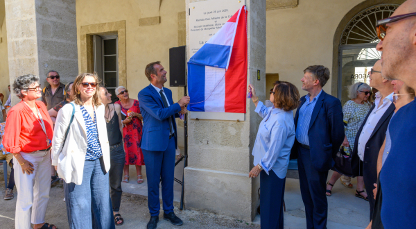 Dévoilement de la plaque
