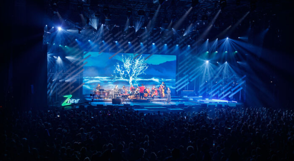 Concert d'ouverture ZEVENT 2024 scène jeux de lumières artistes 
