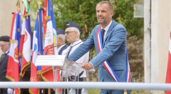 Le maire de Montpellier s'exprime devant les geôles