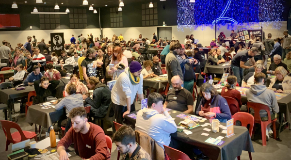 des joueurs dans la salle