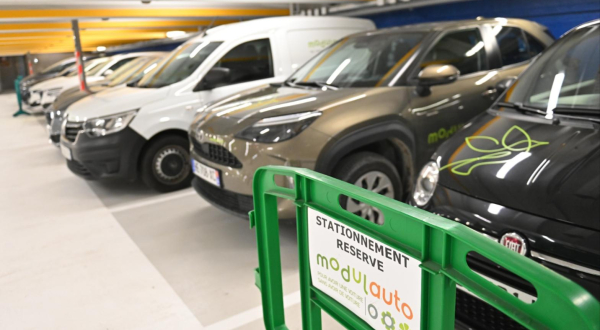 pancarte Modulauto véhicules en autoparge parking Comédie