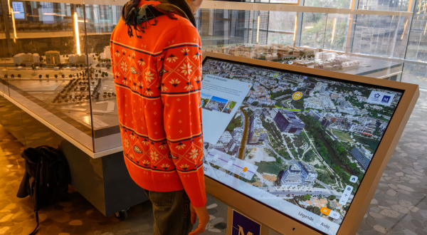 Borne 3D dans le hall de l'hôtel de Ville