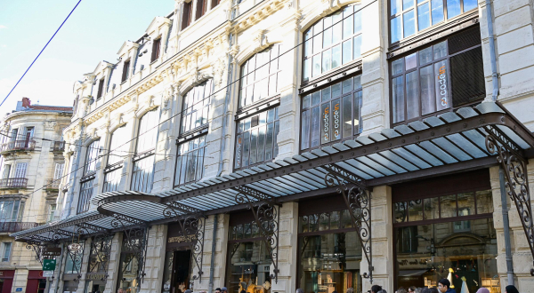 Les premiers clients de Søstrene Grene à l'ouverture de la boutique danoise