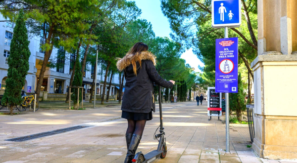 une trottinette électrique 