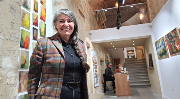 Véronique rio, propriétaire de la galerie