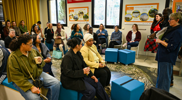 femmes assistant à un atelier sur la création d'entreprise à l'espace Gisèle Halimi de la Mosson