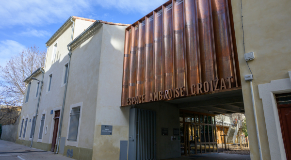 la façade du bâtiment 