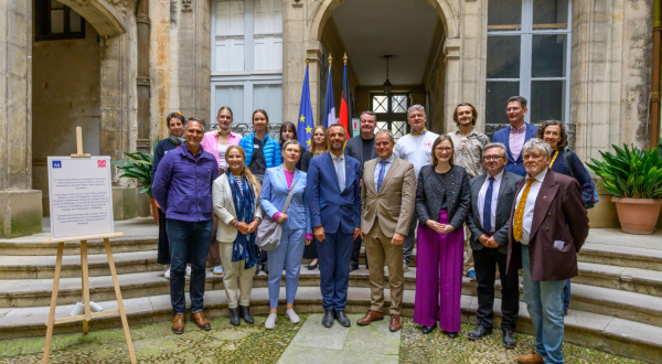 délégation de Heidelberg dans la cour de la Maison de Heidelberg à Montpellier 