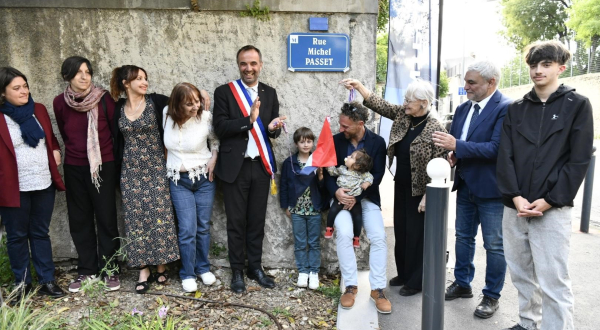 Dévoilement de la plaque