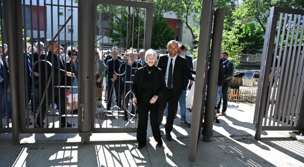 Les élus entrent dans le parc