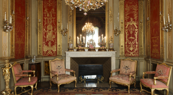 Panneaux décoratifs du 18e siècle dans l'hôtel de Lunas 