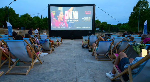 Séance de projection plein air au Crès