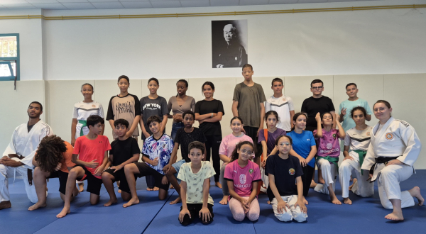stage judo groupe d'enfants et éducateurs 