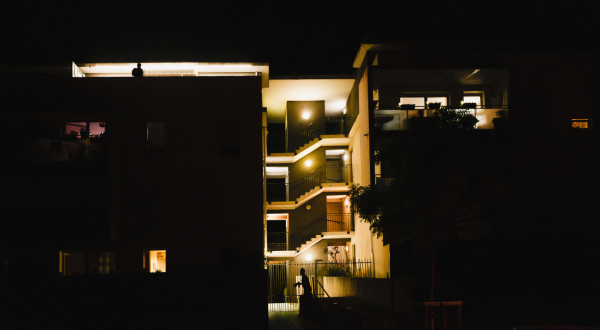 À Prades-le-Lez, le Club de l'image invite les habitants à redécouvrir leur commune sous son habit nocturne...