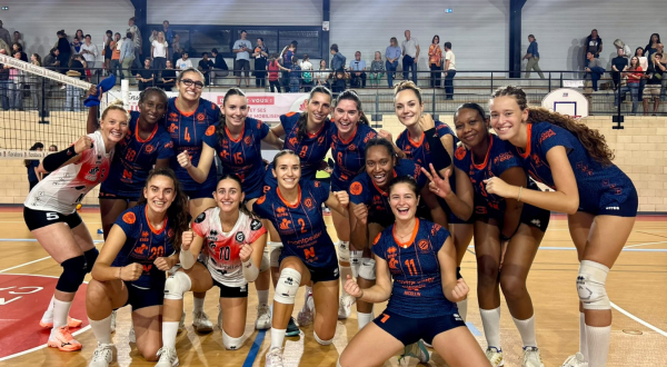 équipe féminine de volley, joie après victoire 