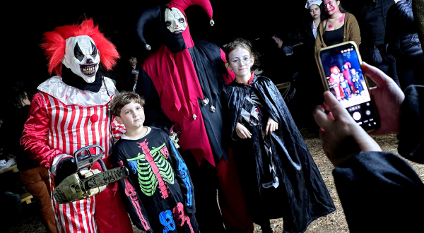 des personnes déguisées pour Haloween